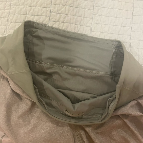 lululemon green short - Picture 3 of 4